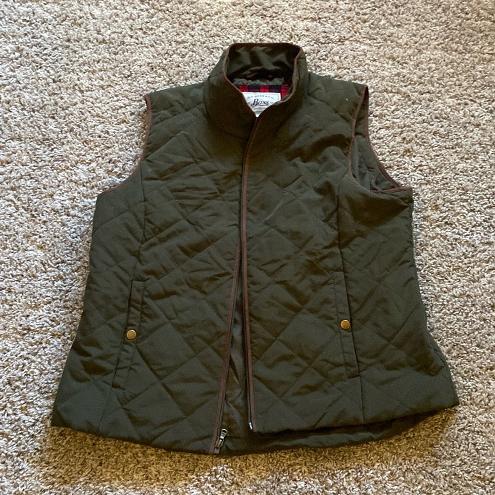 G.H. BASS & Co. 
dark green vest
XL